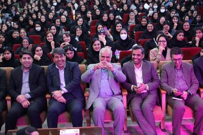  برگزاری جشن روز دانشجو در دانشگاه آزاد اسلامی واحد شهید حاج قاسم سلیمانی کرمان