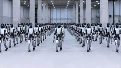  ببینید؛ چین اولین تحویل ربات‌ های انسان‌ نما را آغاز کرد / فیلم