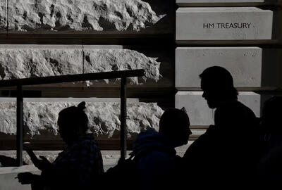  وزارت خزانه‌داری بریتانیا بسته‌های خروج تا سقف ۱۰۰ هزار پوند برای حذف صدها شغل ارائه می‌دهد