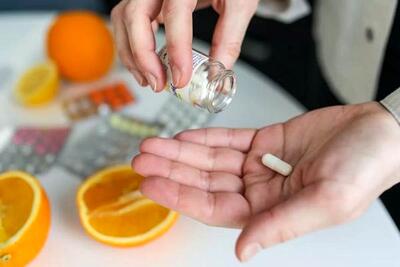  شوک ارزی به بیمه‌های درمانی: افزایش شدید هزینه دارو و تجهیزات و فشار جدید روی نظام بیمه سلامت باعث نگرانی بیمه‌گذاران و بیمه‌گران شد / تحلیل تاثیر نوسانات ارز بر تعهدات و پرداخت‌های بیمه‌های درمانی در کشور | اندیشه قرن