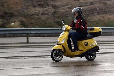  حمله روزنامه شهرداری تهران به صدور گواهینمامه موتورسیکت زنان/ این کار دولت، انحراف افکار عمومی است