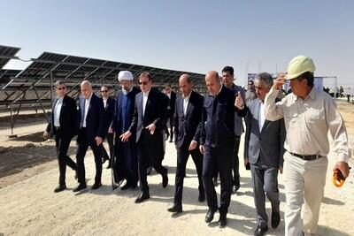  ۱۴ نیروگاه خورشیدی در دشتی با دستور رئیس‌جمهور به بهره‌برداری رسید