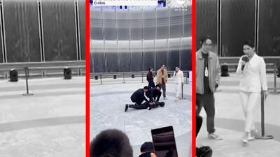  فیلم لحظه افتادن ربات پیشرفته در چین