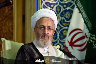  حضرت آیت الله سبحانی: «موتورسواری بانوان ذاتا حرام شمرده نمی شود/ ملاک اصلی، رعایت موازین شرعی و اخلاقی است