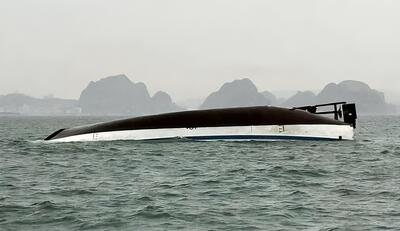  موجی سهمگین یک قایق را در سواحل کالیفرنیا واژگون کرد