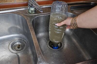  بوی گند سینک کلافه ات کرده؟ با این سه تا ترفند مفت و مجانی لوله رو باز کن