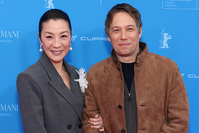  پیوند خلاقانه شان بیکر و میشل یئو در سفری الهام‌گرفته از فرهنگ مالزی در Sandiwara