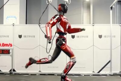  ربات چینی رکورد سرعت انسان‌ها را شکست