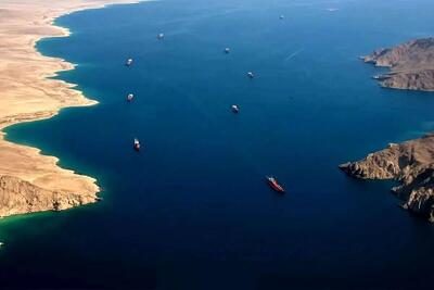  تصاویر لحظات بسته شدن تنگه هرمز؛ صف بلند کشتی‌های منتظر عبور را ببینید