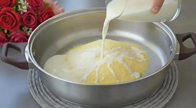  طرز تهیه دسر ۵ دقیقه ای بدون فر، تخم مرغ و ورز دادن فقط با سمولینا و شیر!