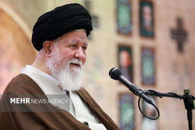  علم الهدی: داشتن روحیه مقاومت راه نجات از بحران ها است