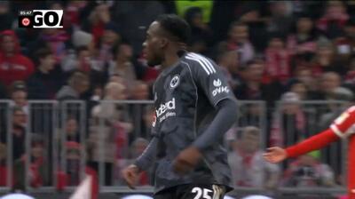  گل سوم اینتراخت فرانکفورت به بایرن مونیخ (آرناد کالیموئندو موینگا)