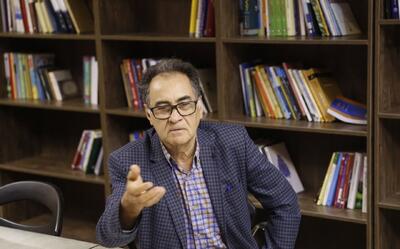  کاغذی که را بندی ۸۰۰ هزار تومان می‌خریدیم، بندی ۳ میلیون و ۲۰۰ هزار تومان می‌خریم/ شاملو هم اگر بود، نمی‌شد کتاب جدیدش را بیش از ۱۰۰۰ نسخه چاپ کنیم