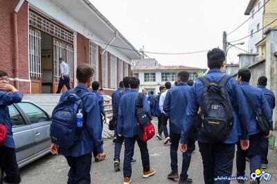 لباس شخصی‌ها در خصوص اعتراضات دی ماه به مدارس ورود کردند؟