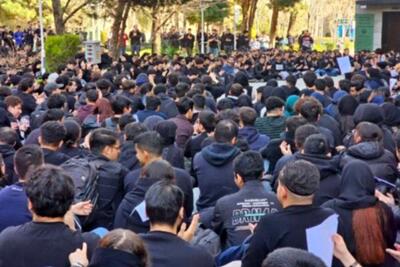  معاون دانشگاه تهران: امروز دو تجمع در دانشگاه تهران برگزار می‌شود؛ تلاش می‌کنیم که دو گروه دانشجویی مقابل یکدیگر قرار نگیرند/ اگر اعتراضات به خشونت منجر شوند، به هیچ عنوان از دانشجویان حمایت نمی‌کنیم