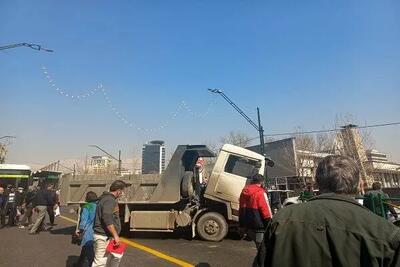  ترافیک سنگین در خیابان ولیعصر ـ پارک وی/ ماجرا چیست؟