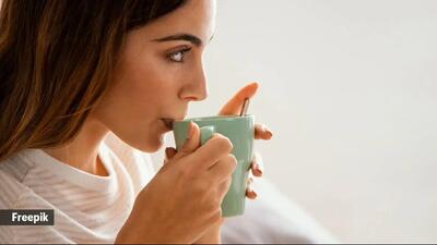  بزرگترین اشتباه نوشیدن چای‌: چای داغ را زیر ۶۰ درجه بنوشید!