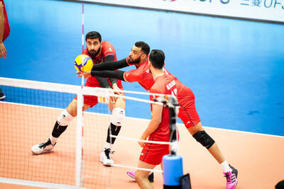  صدر جدول لیگ والیبال در قرق شاگردان عطایی/ یاران موسوی باز هم باختند