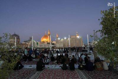  عکس/ سفره‌های افطار مواکب سامرا در اطراف حرمین عسکرین