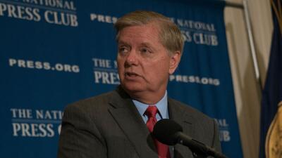  لیندسی گراهام: اطرافیان ترامپ او را از حمله به ایران منصرف می‌کنند