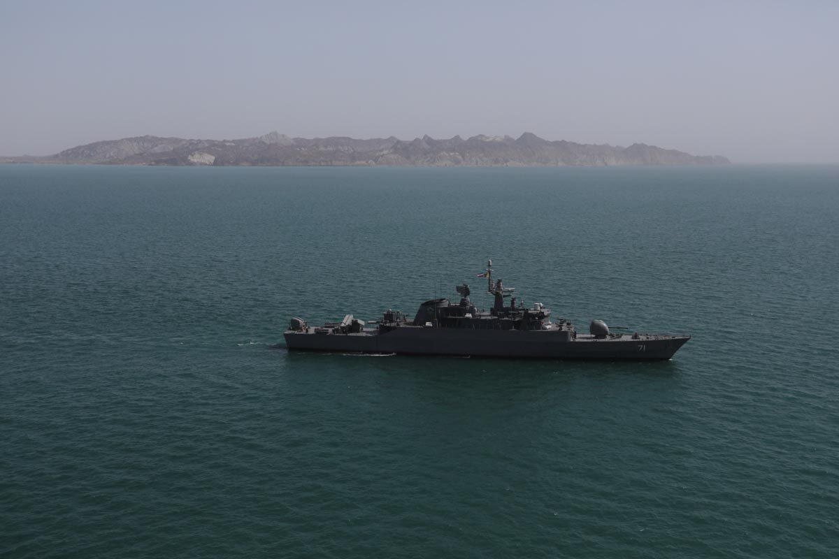 اجرای تمرین عکسبرداری هوایی و آرایش‌های تاکتیکی در رزمایش مرکب دریایی ایران و روسیه