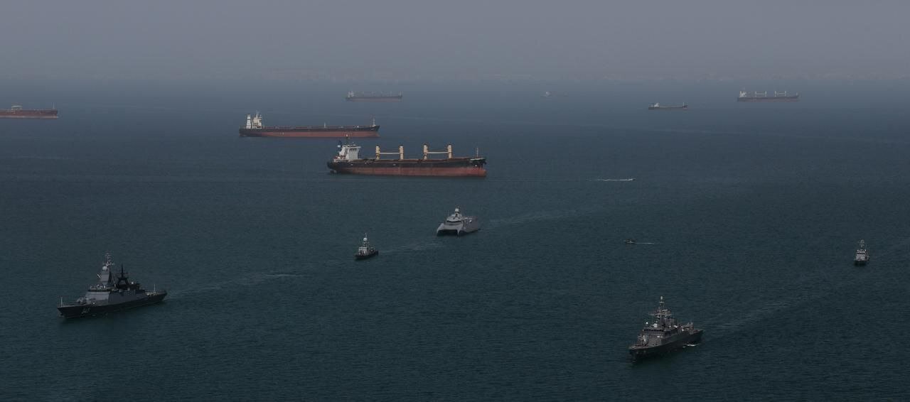 اجرای تمرین عکسبرداری هوایی و آرایش‌های تاکتیکی در رزمایش مرکب دریایی ایران و روسیه