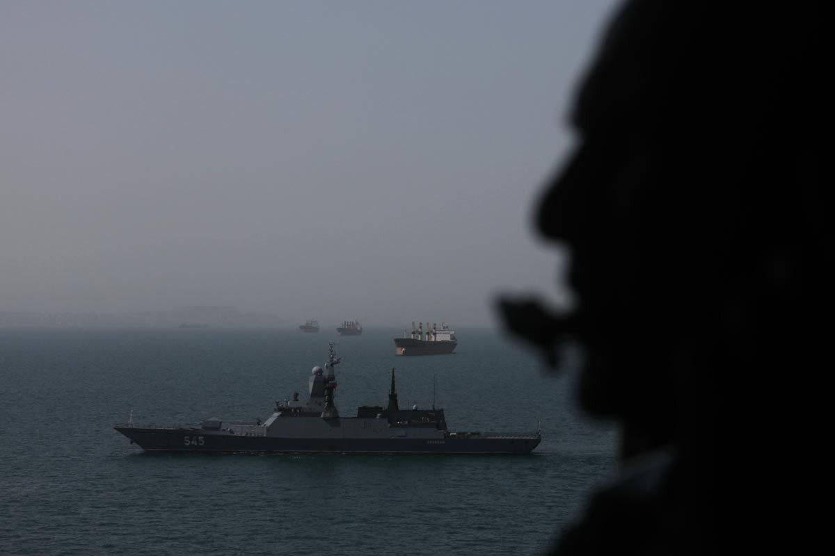 اجرای تمرین عکسبرداری هوایی و آرایش‌های تاکتیکی در رزمایش مرکب دریایی ایران و روسیه