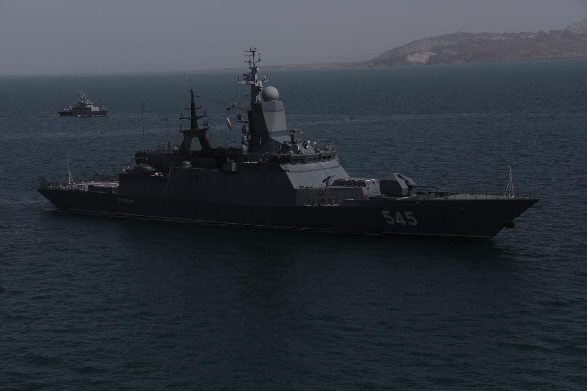 اجرای تمرین عکسبرداری هوایی و آرایش‌های تاکتیکی در رزمایش مرکب دریایی ایران و روسیه