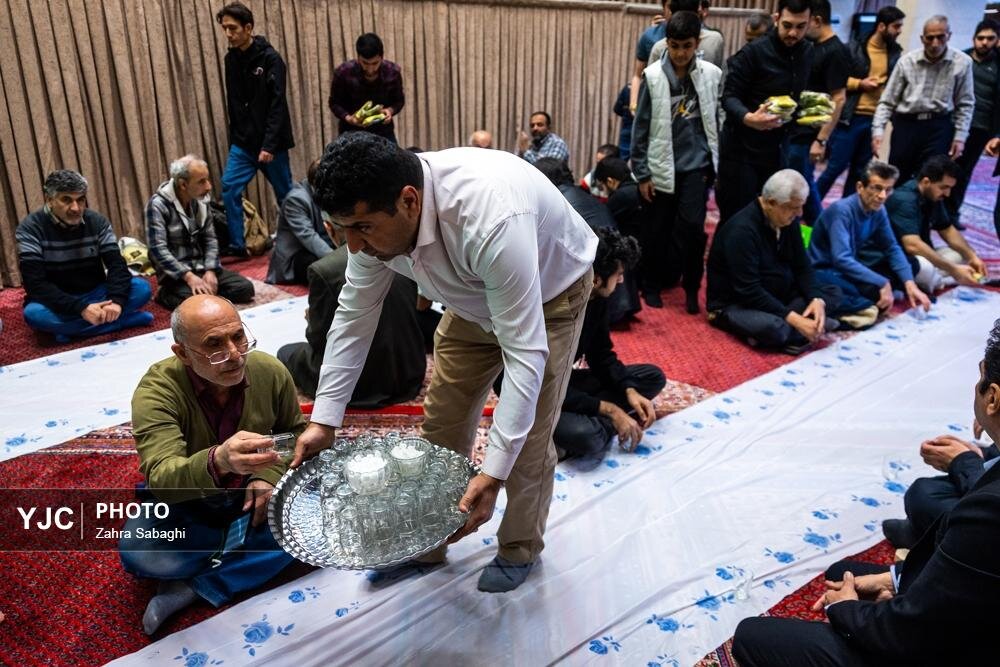 حال و هوای اولین افطاری ماه رمضان ۱۴۰۴ در مسجدالرضا