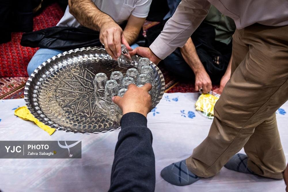 حال و هوای اولین افطاری ماه رمضان ۱۴۰۴ در مسجدالرضا