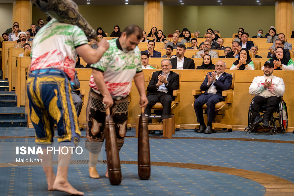 عکس/ آیین تجلیل از مدال‌آوران پارالمپیک با حضور رئیس جمهور