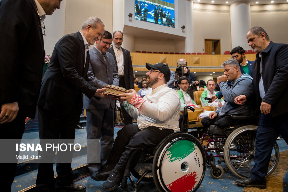 عکس/ آیین تجلیل از مدال‌آوران پارالمپیک با حضور رئیس جمهور